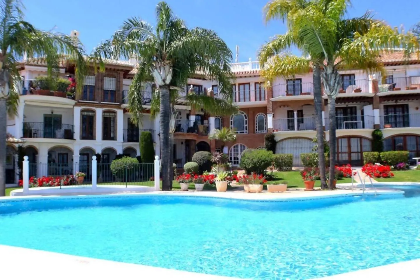 Cyv 2 Dormitorios Piscina Y Golf contacts